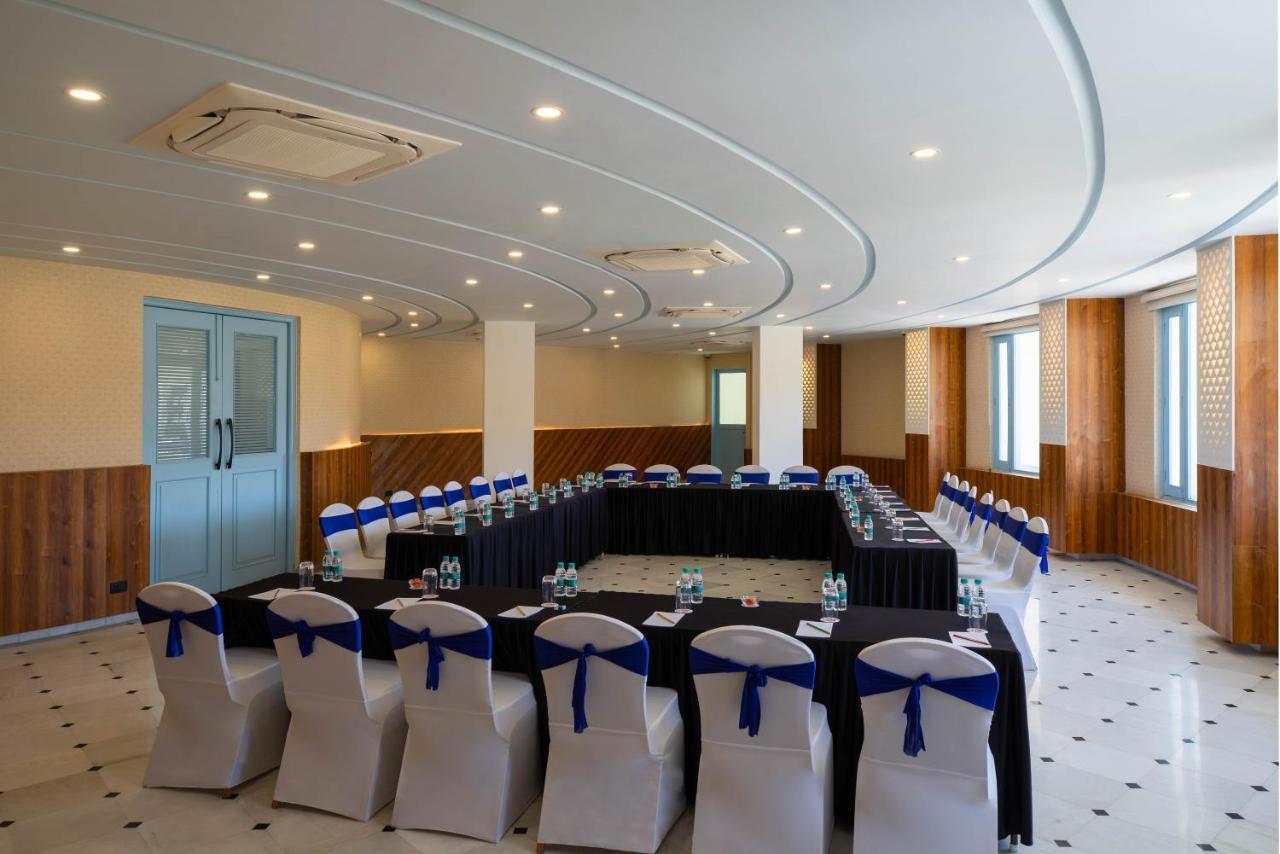 Ramee Royal Resort & Spa - Ουνταϊπούρ Εξωτερικό φωτογραφία